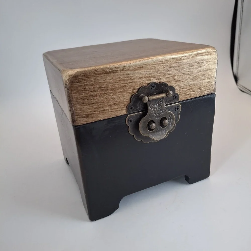 Vintage Style Footed Wooden Jewelry / Trinket Box – Black & Gold Dual Tone 6 In.